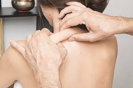 THINGS-YOU-NEED-TO-KNOW-ABOUT-SHOULDER-PAIN-TREATMENT